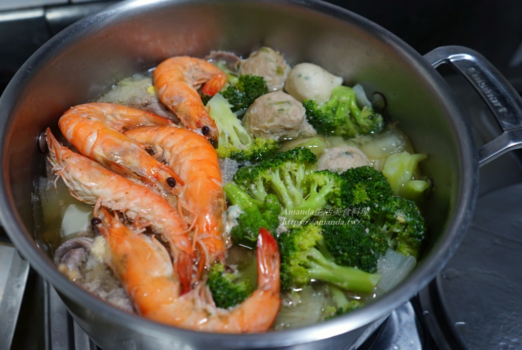 排骨湯火鍋,海鮮,火鍋,營養高湯,自製高湯,蔬菜海鮮鍋,蔬菜豬肉鍋,蔬菜豬肉鮮蝦鍋,蔬菜鮮蝦鍋,食譜,高湯火鍋 @Amanda生活美食料理