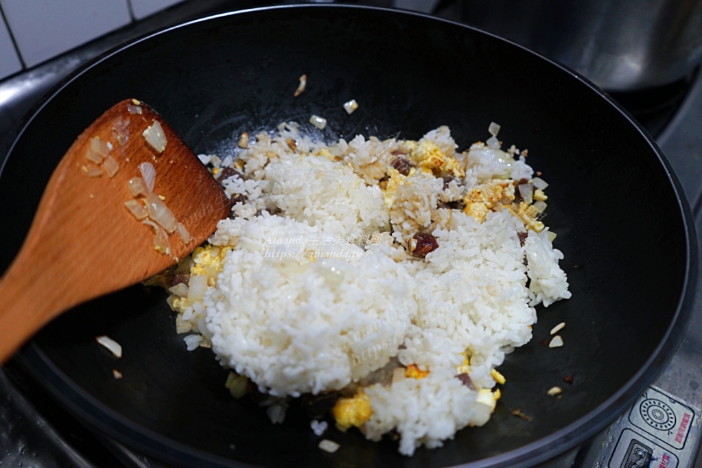 Amanda食譜,十分鐘上菜,台灣料理,台灣料理食譜,炒飯,烏魚卵,烏魚子,烏魚子料理,烏魚子炒飯,烏魚子炒飯做法,自己煮,蒜香烏魚子炒飯,食譜,魚子炒飯 @Amanda生活美食料理 Amanda食譜,十分鐘上菜,台灣料理,台灣料理食譜,炒飯,烏魚卵,烏魚子,烏魚子料理,烏魚子炒飯,烏魚子炒飯做法,自己煮,蒜香烏魚子炒飯,食譜,魚子炒飯 @Amanda生活美食料理