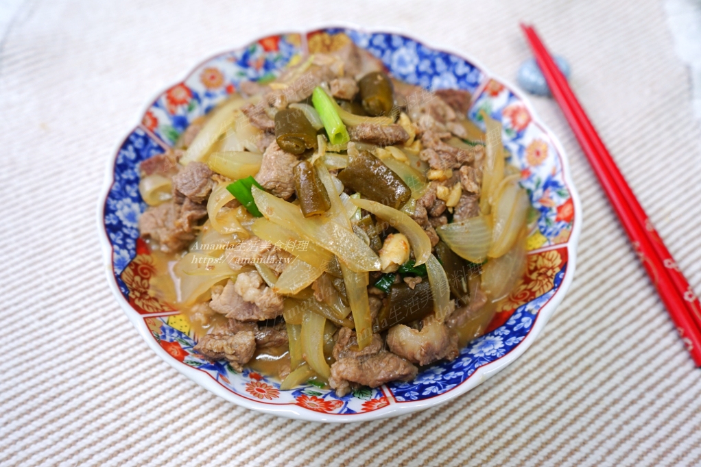 Amanda食譜,剝皮辣椒,剝皮辣椒炒洋蔥肉,剝皮辣椒炒肉,十分鐘上菜,快炒,快炒豬肉,梅花肉,梅花肉料理,洋蔥,洋蔥炒肉,豬肉,豬肉料理,辣椒炒肉,食譜 @Amanda生活美食料理