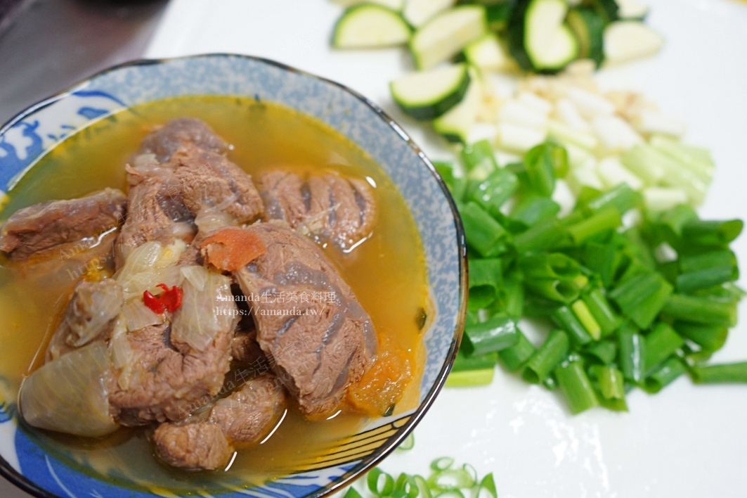 10分鐘料理,Amanda食譜,十分鐘上菜,櫛瓜料理,櫛瓜炒燉牛腱,櫛瓜炒牛肉,櫛瓜炒牛腱,櫛瓜食譜,滷牛腱,燉牛肉,燉牛肉料理,牛肉料理,牛肉食譜,牛腱肉,牛腱肉料理,食譜 @Amanda生活美食料理