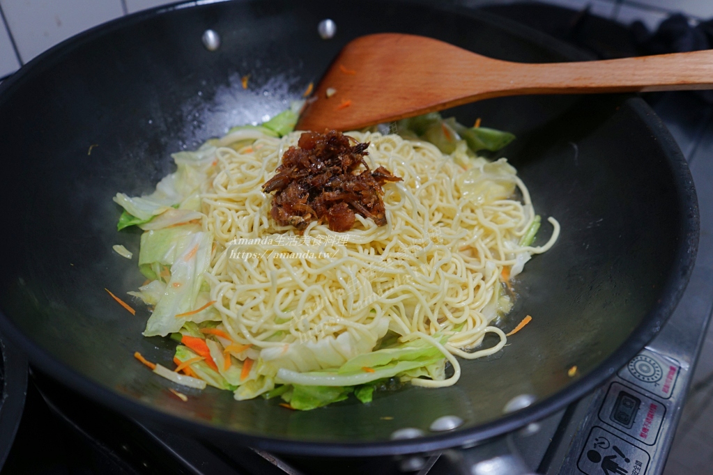 10分鐘上菜,10分鐘料理,Amanda食譜,XO醬炒油麵,XO醬炒麵,十分鐘上菜,干貝XO醬炒油麵,干貝XO醬炒麵,干貝醬炒油麵,干貝醬炒麵,快速炒麵,油麵怎麼炒,海鮮,炒油麵,炒油麵技巧,炒麵,炒麵技巧,食譜 @Amanda生活美食料理