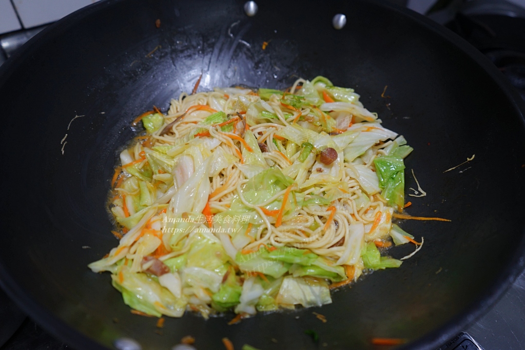 10分鐘上菜,10分鐘料理,Amanda食譜,XO醬炒油麵,XO醬炒麵,十分鐘上菜,干貝XO醬炒油麵,干貝XO醬炒麵,干貝醬炒油麵,干貝醬炒麵,快速炒麵,油麵怎麼炒,海鮮,炒油麵,炒油麵技巧,炒麵,炒麵技巧,食譜 @Amanda生活美食料理