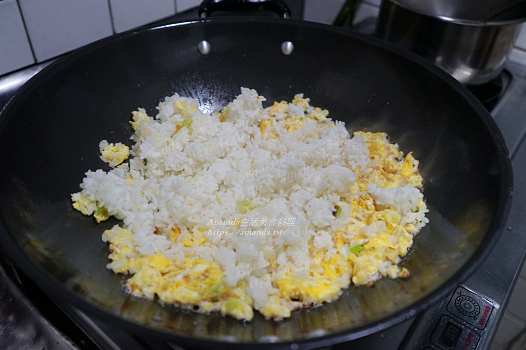 Amanda食譜,便當菜,十分鐘上菜,家常菜,干貝醬蛋炒飯,快速料理,懶人食譜,料理教學,方便醬炒飯,海味醬,海味醬蛋炒飯,海鮮,炒飯,炒飯食譜,蛋炒飯,醬料炒飯,醬蛋炒飯,青蔥蛋炒飯,食譜,食譜著作 @Amanda生活美食料理 Amanda食譜,便當菜,十分鐘上菜,家常菜,干貝醬蛋炒飯,快速料理,懶人食譜,料理教學,方便醬炒飯,海味醬,海味醬蛋炒飯,海鮮,炒飯,炒飯食譜,蛋炒飯,醬料炒飯,醬蛋炒飯,青蔥蛋炒飯,食譜,食譜著作 @Amanda生活美食料理