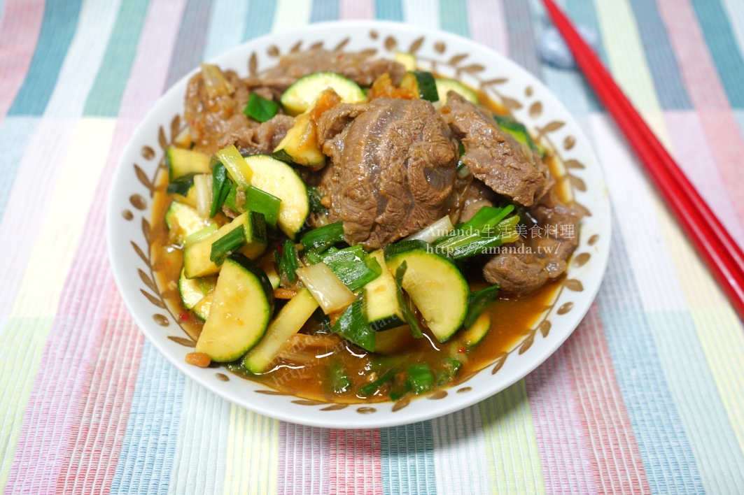 10分鐘料理,Amanda食譜,十分鐘上菜,櫛瓜料理,櫛瓜炒燉牛腱,櫛瓜炒牛肉,櫛瓜炒牛腱,櫛瓜食譜,滷牛腱,燉牛肉,燉牛肉料理,牛肉料理,牛肉食譜,牛腱肉,牛腱肉料理,食譜 @Amanda生活美食料理