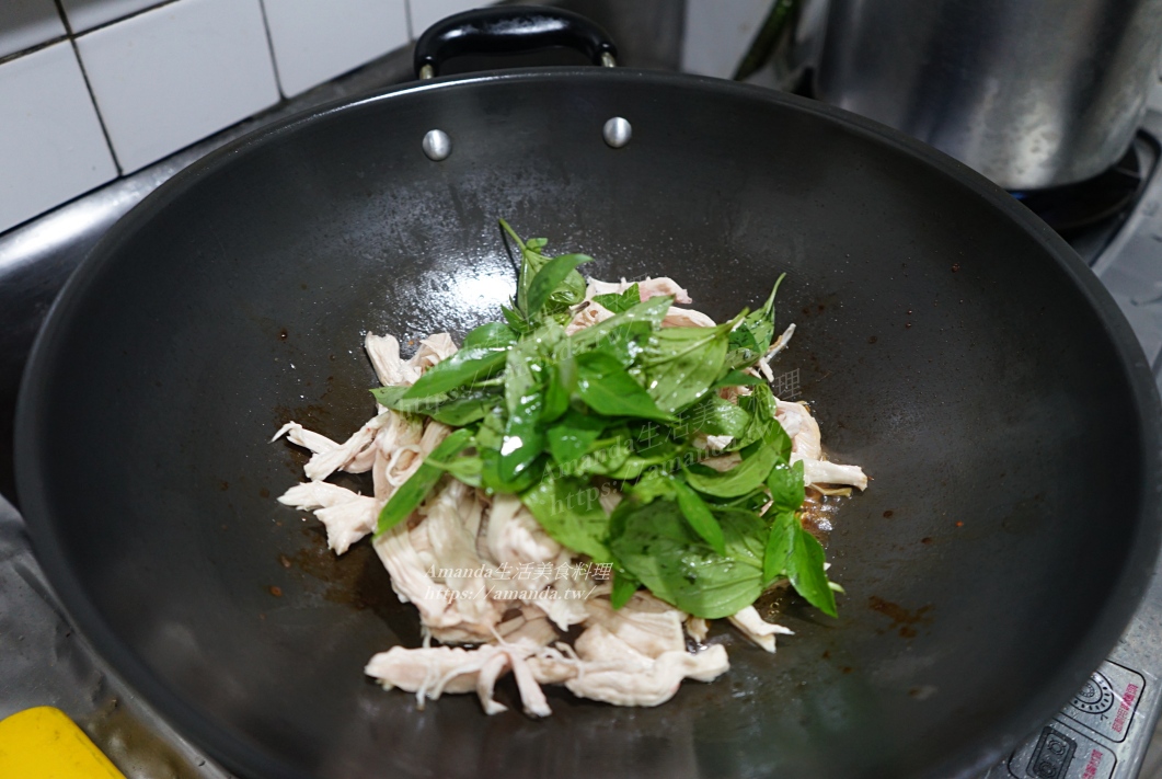 三杯無骨雞肉,三杯雞肉絲,三杯雞胸肉,低脂三杯雞,低脂料理,低醣,十分鐘上菜,去皮雞肉,去骨雞肉,雞肉料理,雞胸肉,雞胸肉料理,食譜 @Amanda生活美食料理