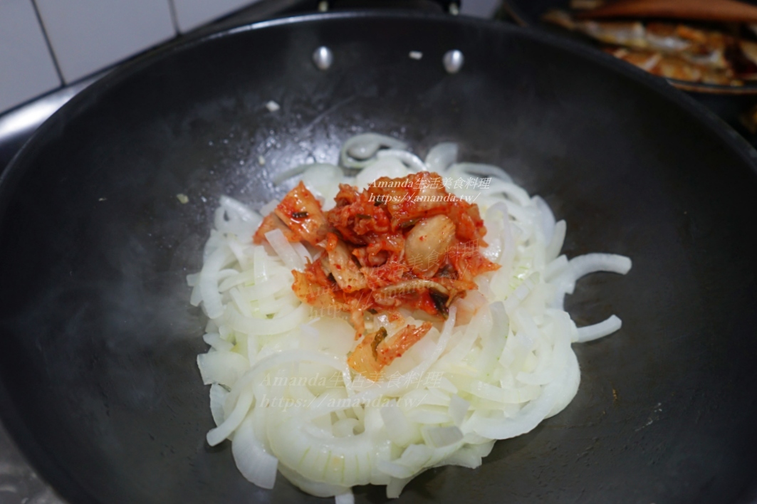 Amanda食譜,十分鐘上菜,泡菜料理,泡菜洋蔥,泡菜炒洋蔥,洋蔥料理,洋蔥泡菜,洋蔥炒泡菜,炒泡菜,炒洋蔥,蔬食,食譜 @Amanda生活美食料理