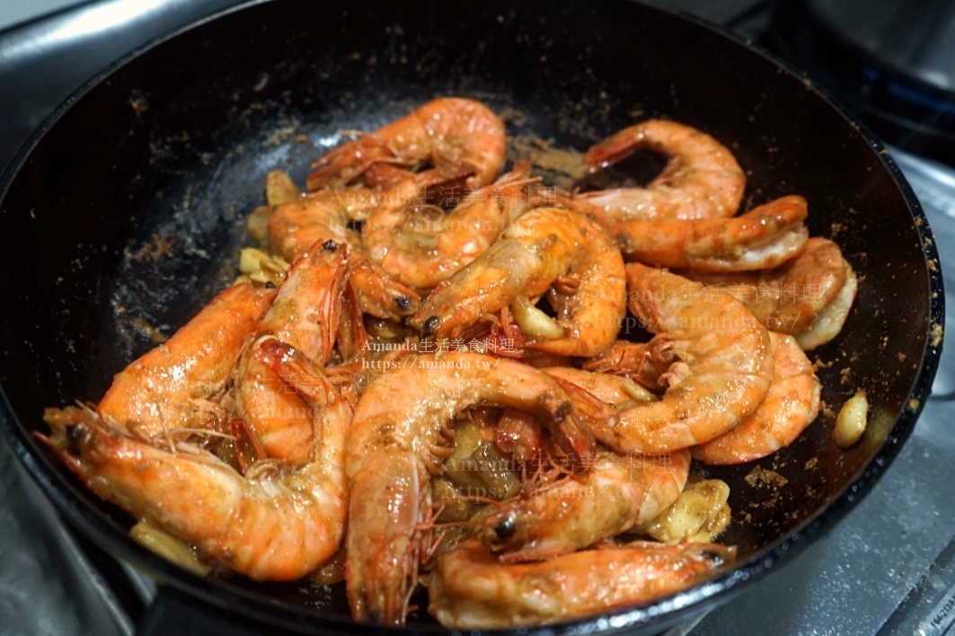 2026海鮮料理,Amanda食譜,十分鐘上菜,台灣小吃,台灣美食,帶殼蝦,快炒,快炒食譜,泰國蝦,海鮮,海鮮料理,海鮮食譜,熱炒,白蝦,白蝦料理,胡椒蝦,草蝦,草蝦料理,蒜味胡椒蝦,蝦料理,釣蝦場美食,食譜 @Amanda生活美食料理