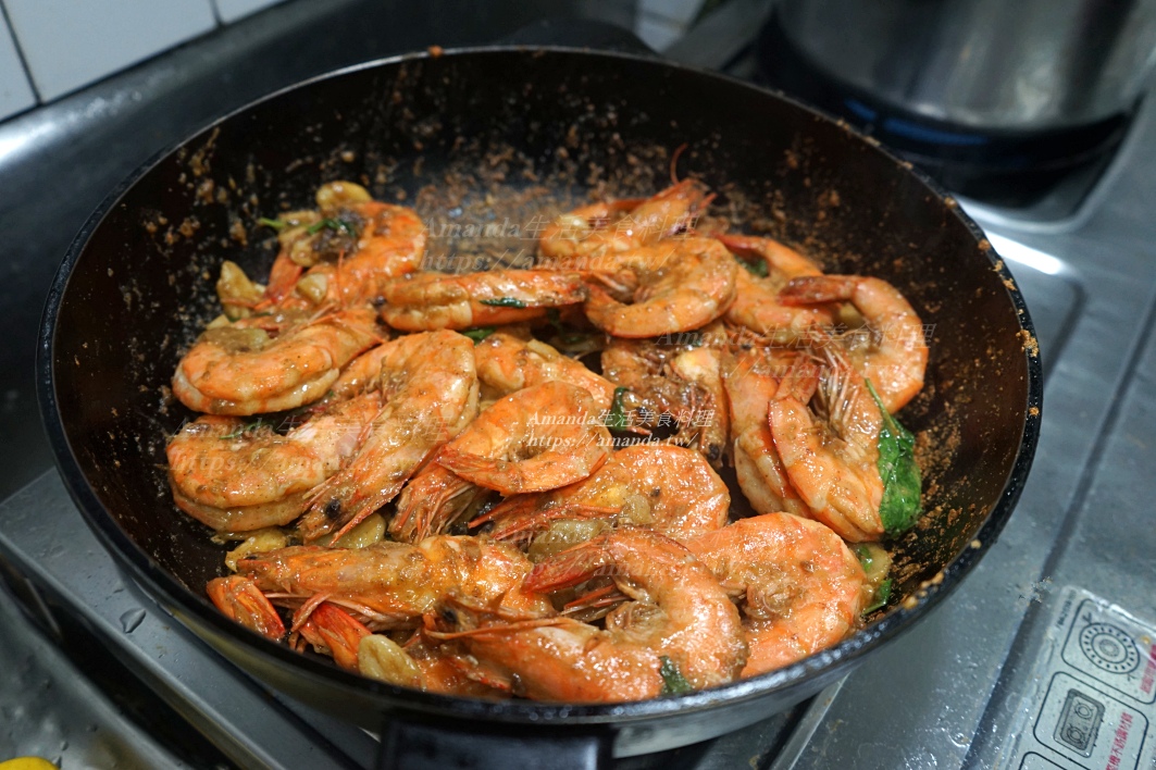 2026海鮮料理,Amanda食譜,十分鐘上菜,台灣小吃,台灣美食,帶殼蝦,快炒,快炒食譜,泰國蝦,海鮮,海鮮料理,海鮮食譜,熱炒,白蝦,白蝦料理,胡椒蝦,草蝦,草蝦料理,蒜味胡椒蝦,蝦料理,釣蝦場美食,食譜 @Amanda生活美食料理