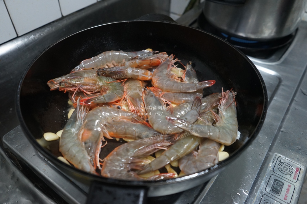 2026海鮮料理,Amanda食譜,十分鐘上菜,台灣小吃,台灣美食,帶殼蝦,快炒,快炒食譜,泰國蝦,海鮮,海鮮料理,海鮮食譜,熱炒,白蝦,白蝦料理,胡椒蝦,草蝦,草蝦料理,蒜味胡椒蝦,蝦料理,釣蝦場美食,食譜 @Amanda生活美食料理