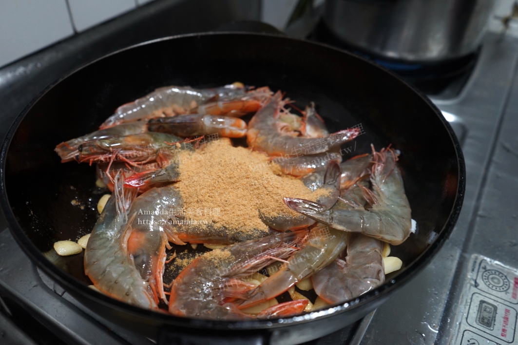 2026海鮮料理,Amanda食譜,十分鐘上菜,台灣小吃,台灣美食,帶殼蝦,快炒,快炒食譜,泰國蝦,海鮮,海鮮料理,海鮮食譜,熱炒,白蝦,白蝦料理,胡椒蝦,草蝦,草蝦料理,蒜味胡椒蝦,蝦料理,釣蝦場美食,食譜 @Amanda生活美食料理
