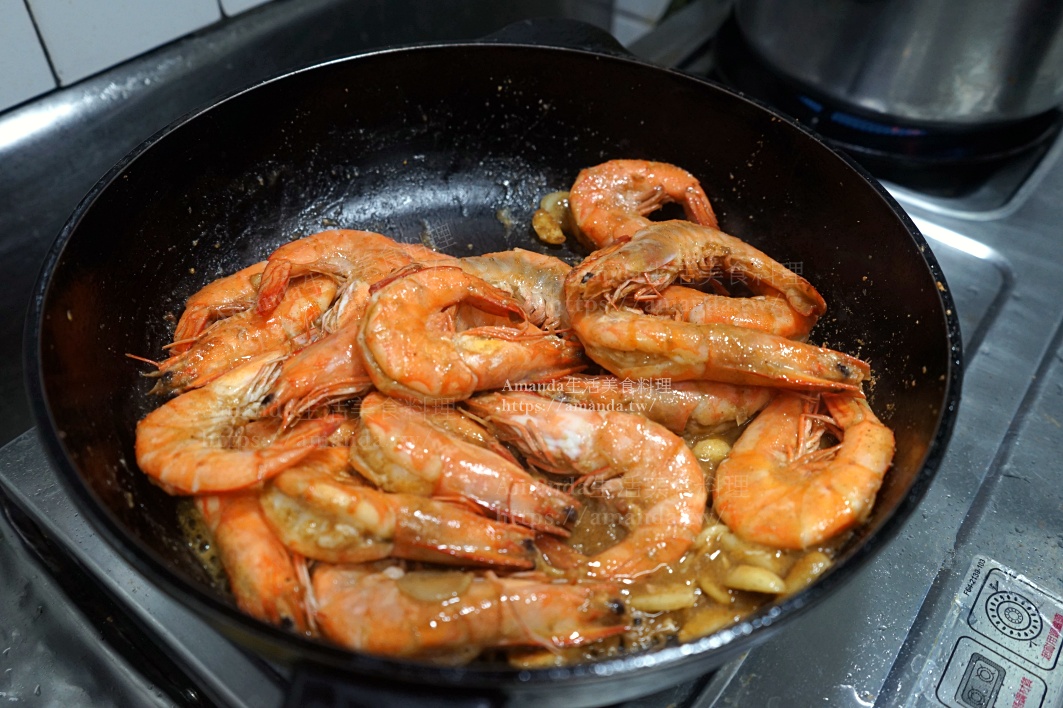 2026海鮮料理,Amanda食譜,十分鐘上菜,台灣小吃,台灣美食,帶殼蝦,快炒,快炒食譜,泰國蝦,海鮮,海鮮料理,海鮮食譜,熱炒,白蝦,白蝦料理,胡椒蝦,草蝦,草蝦料理,蒜味胡椒蝦,蝦料理,釣蝦場美食,食譜 @Amanda生活美食料理