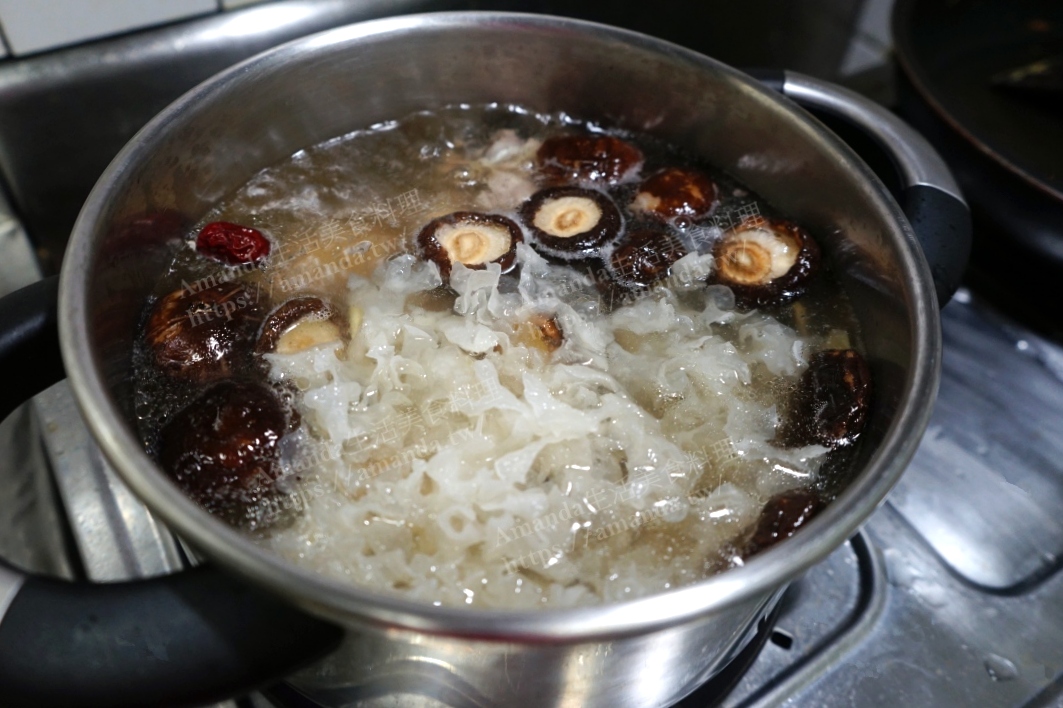 Amanda食譜,低膽固醇,去皮雞湯,去皮雞肉,去皮雞腿肉,地中海料理,銀耳紅棗雞湯,銀耳雞湯,銀耳香菇雞湯,雞湯,食譜,養生湯 @Amanda生活美食料理 Amanda食譜,低膽固醇,去皮雞湯,去皮雞肉,去皮雞腿肉,地中海料理,銀耳紅棗雞湯,銀耳雞湯,銀耳香菇雞湯,雞湯,食譜,養生湯 @Amanda生活美食料理