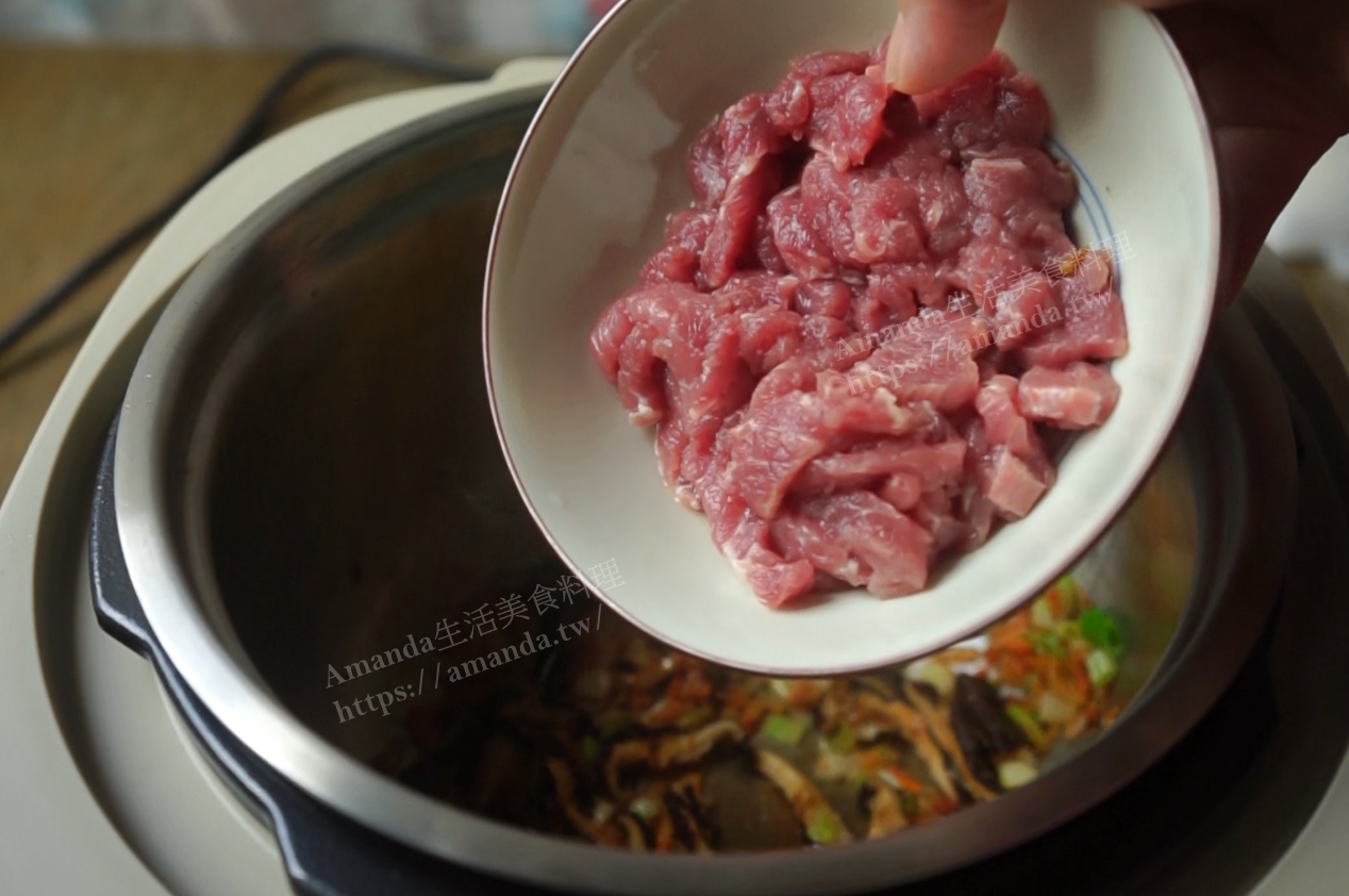 Amanda食譜,一鍋煮,壓力鍋一鍋煮,壓力鍋炊飯,壓力鍋煮飯,壓力鍋高麗菜飯,櫻花蝦高麗菜飯,炊飯,美食,萬用鍋料理,萬用鍋炊飯,萬用鍋煮飯,食譜,高麗菜飯 @Amanda生活美食料理
